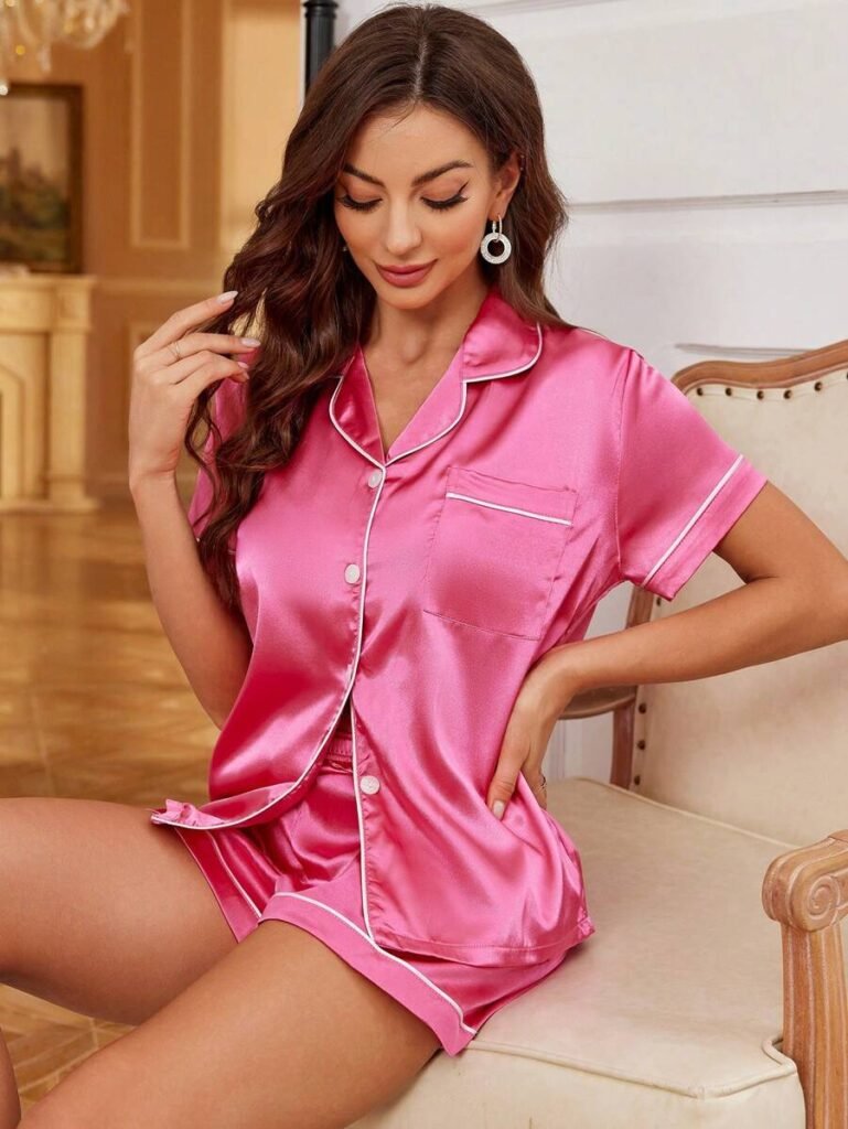Conjunto de pijama de satén con ribete de contraste